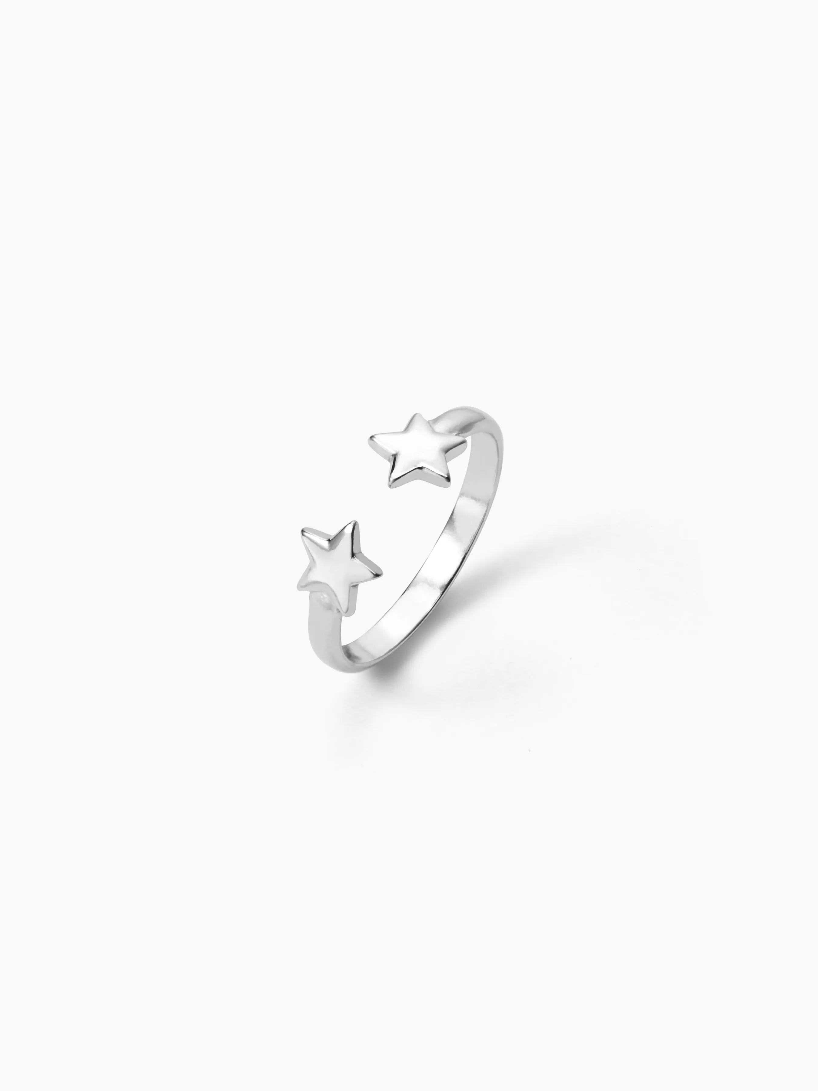 Anillo abierto con decoración de estrella