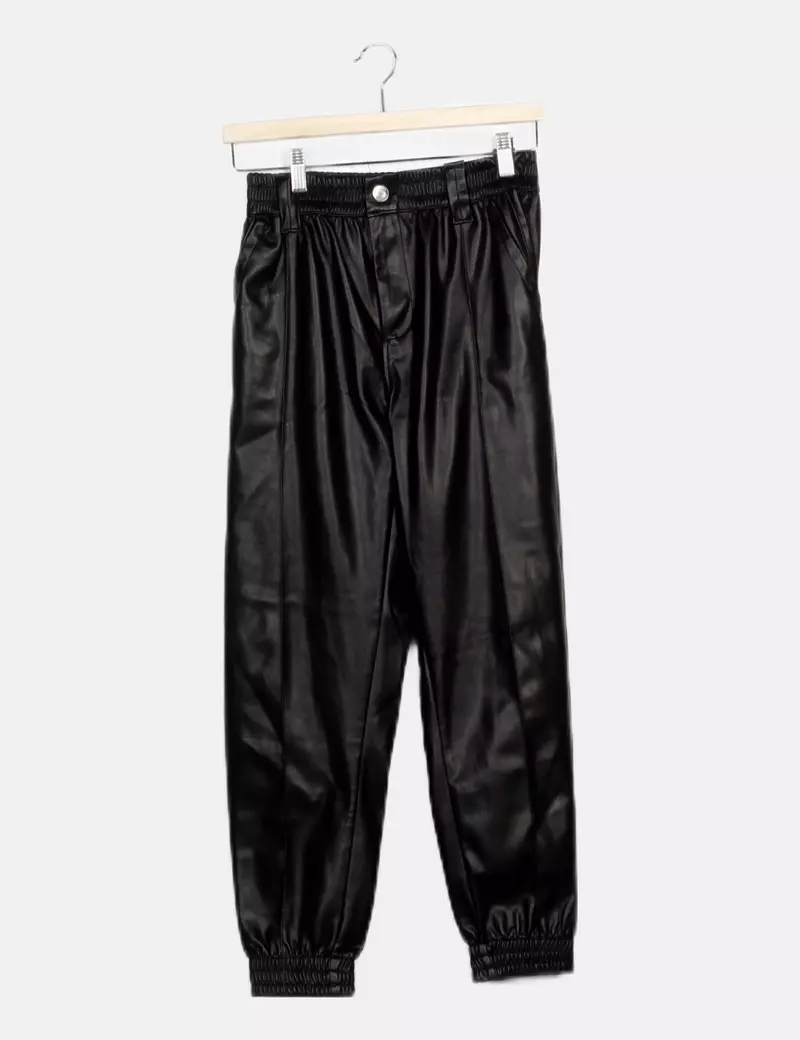 Bershka Pantalones de chándal y joggers Skinny o pitillo o slim Polipiel