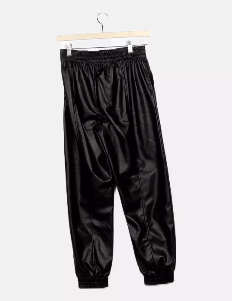 Bershka Pantalones de chándal y joggers Skinny o pitillo o slim Polipiel