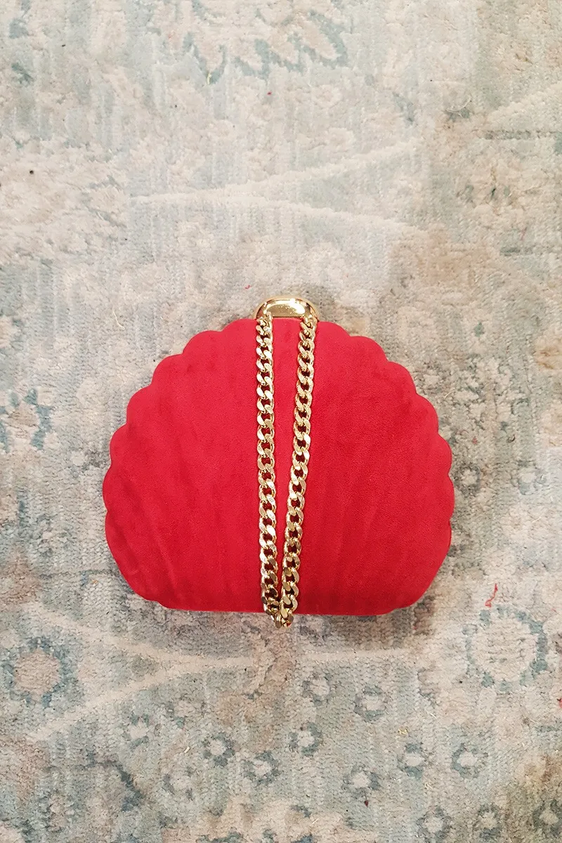 Bolso concha ante rojo con cadena 