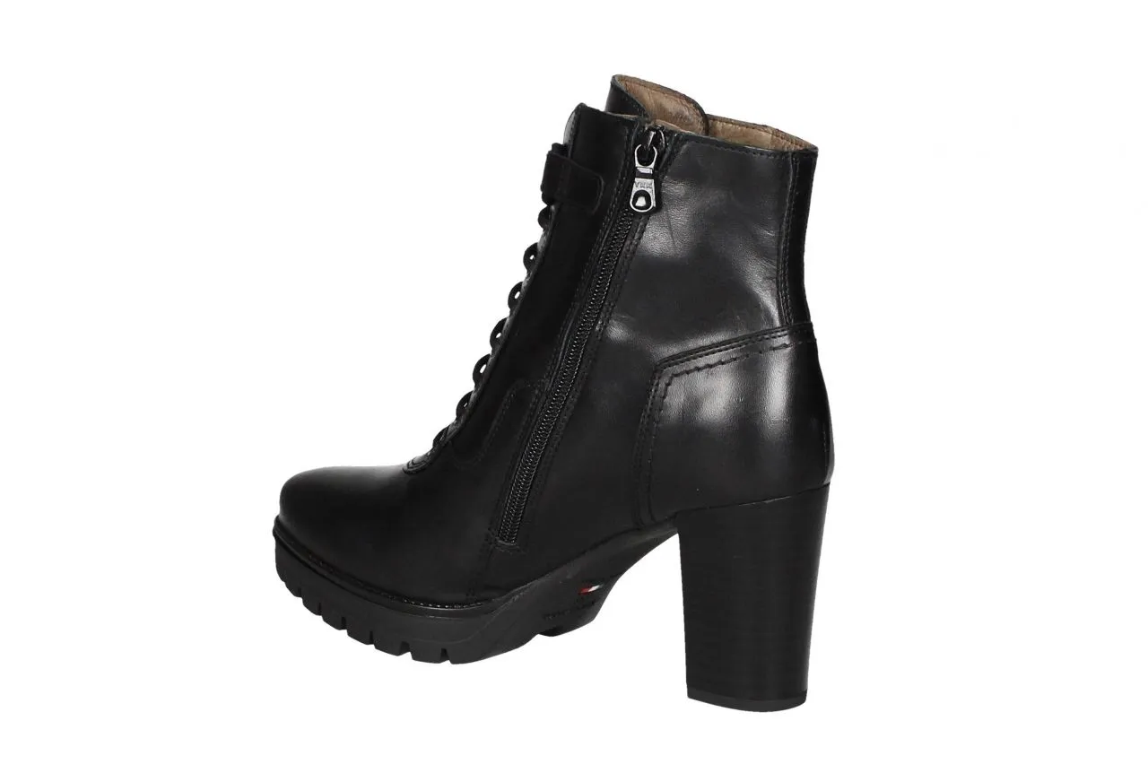 Bota Cordon Piel Negro Hebilla Lateral y 2 Tachas