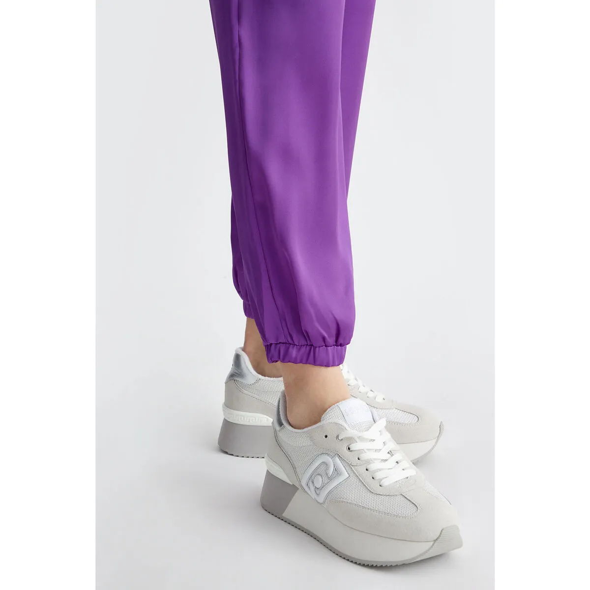 Pantalón de chándal violeta de raso