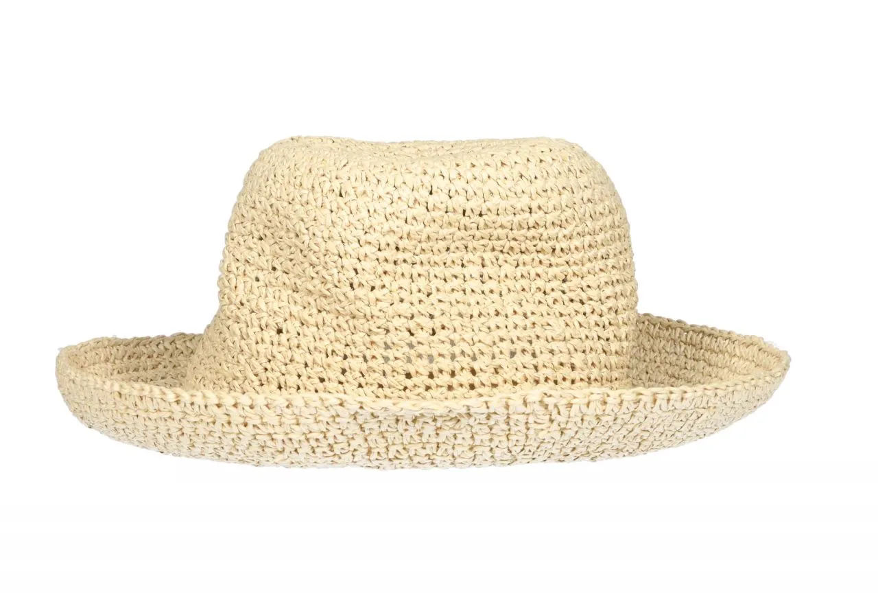 Sombrero Beige Crochet Efecto Rafia Logo Lacado Al Tono