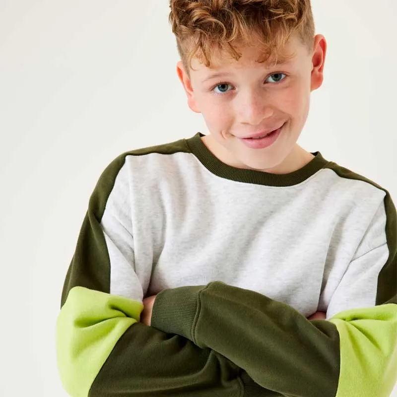 Sudadera niño felpa gris claro con verde de Garcia Jeans