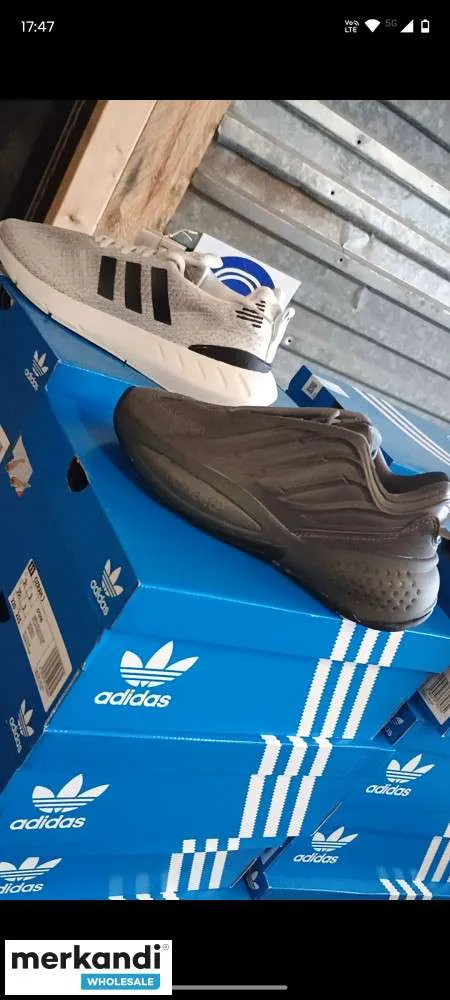 Zapatillas deportivas de Adidas y Puma